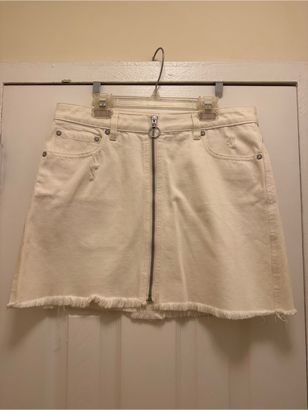 White Raw-Hem Denim Skirt with Front Zip
